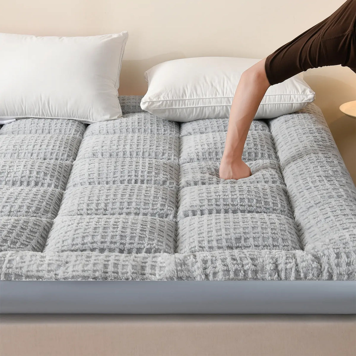 Super Soft Textured, Foldable & Breathable Design, Portable Foldable Mattress, Folding Mattress, Fold Out Mattress, European Certified, Suitable for Dorms/apartments/all Seasons Use! Triple Fold Mattress