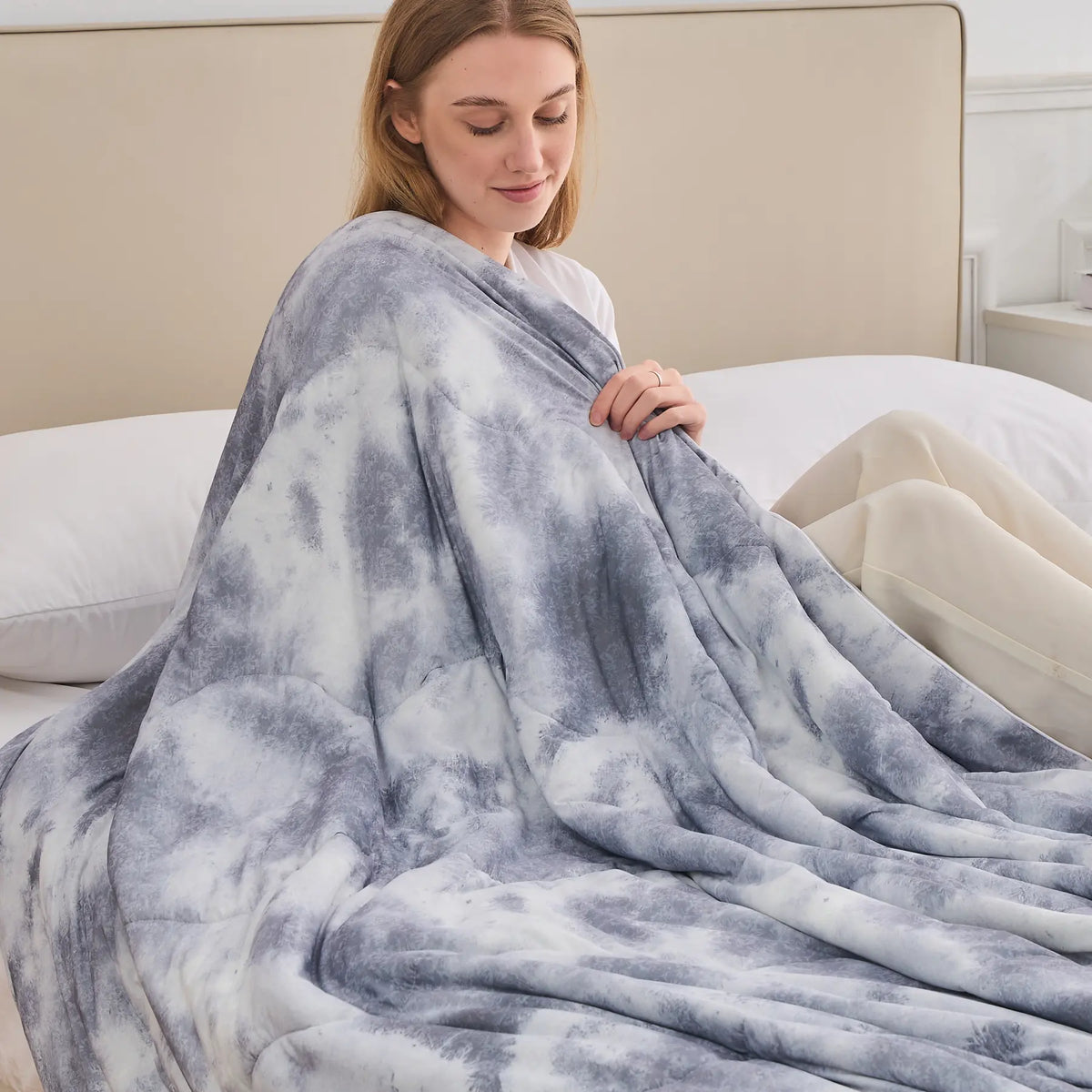 Msrlassn Summer Cooling Comforter for Hot Sleepers and Night Sweats, Q-Max>0.4 Cooling Blanket Blue Summer Comforter for Queen King Size Bed, Breathable Soft Lightweight, Ideal for Bed, Couch, Travel, All Seasons blankets