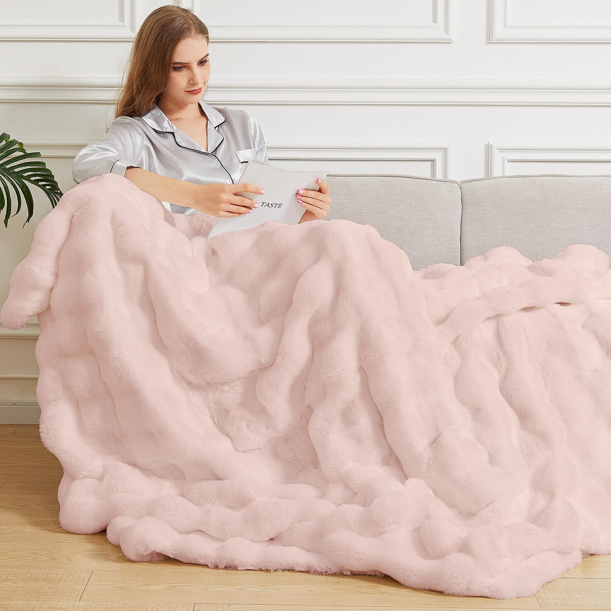 ORINOVA Pink Fluffy Double Sided Blanket for Couch Living Room Faux Fur 50x60 Fuzzy Throw No Shed Blanket for Bed Soft Furry Bed Cozy Comforter Home Decor Gifts 860 GSM