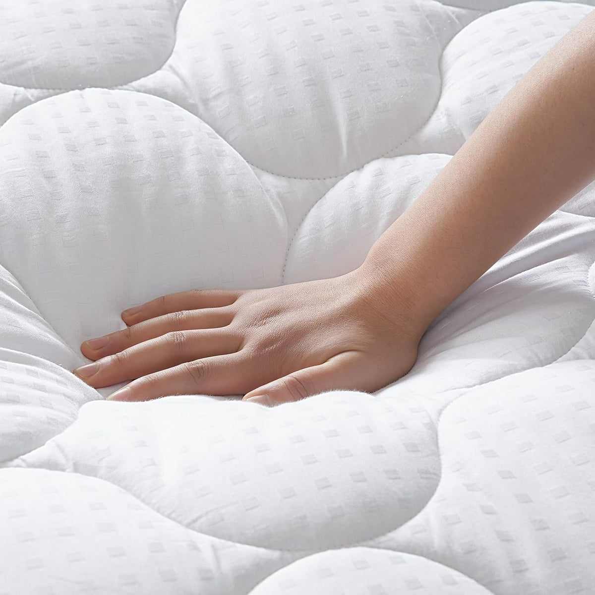 LEISURE TOWN Cotton Queen Mattress Pad Fitted Quilted Mattress Cover,White