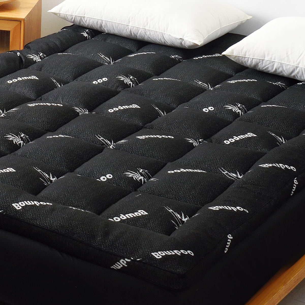 Queen Mattress Pad, 8-21" Deep Pocket Protector Ultra Soft Quilted Fitted Topper Cover Fit for Dorm Home Hotel -White