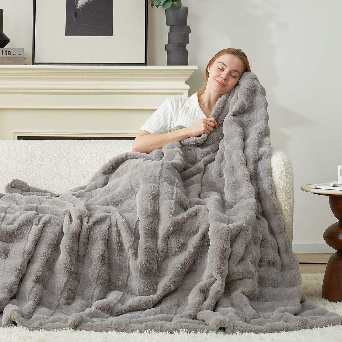 Cozy Bliss Fluffy Faux Fur Throw Blanket for Couch,Warm Cozy Soft Beige Throw Blankets for Sofa Bed Living Room,50x60 Inches