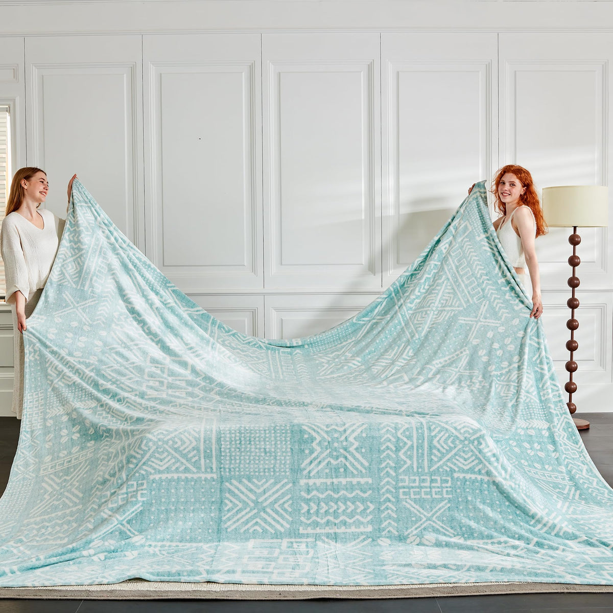 Soft Cozy 120x120 Inches Seamless Oversized King Fleece Blanket, 3D Jacquard Decorative Giant 10'x10' California King Blanket Extra Large for Bed, Sofa, Couch, Travel, Dark Grey Chain