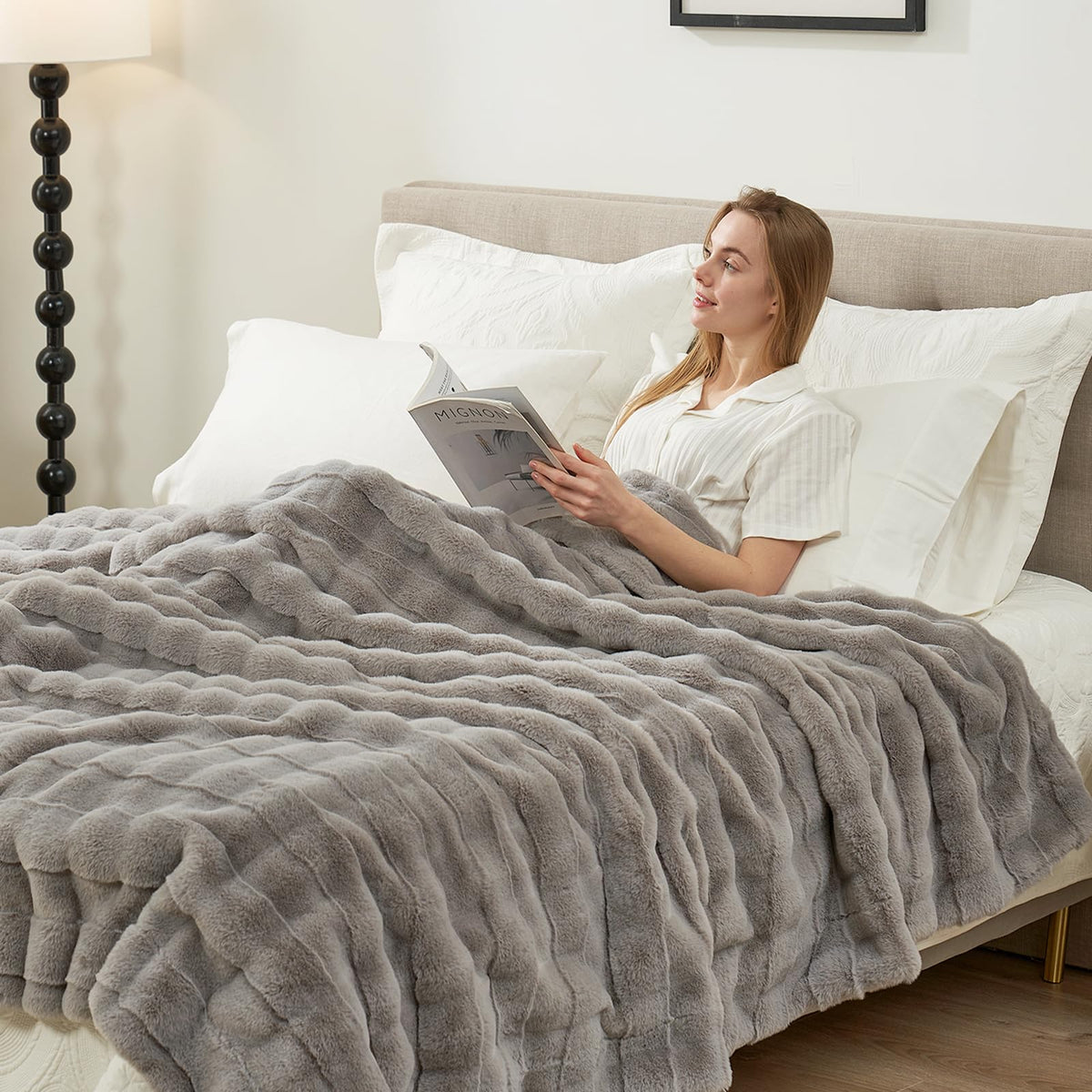 Cozy Bliss Fluffy Faux Fur Throw Blanket for Couch,Warm Cozy Soft Beige Throw Blankets for Sofa Bed Living Room,50x60 Inches
