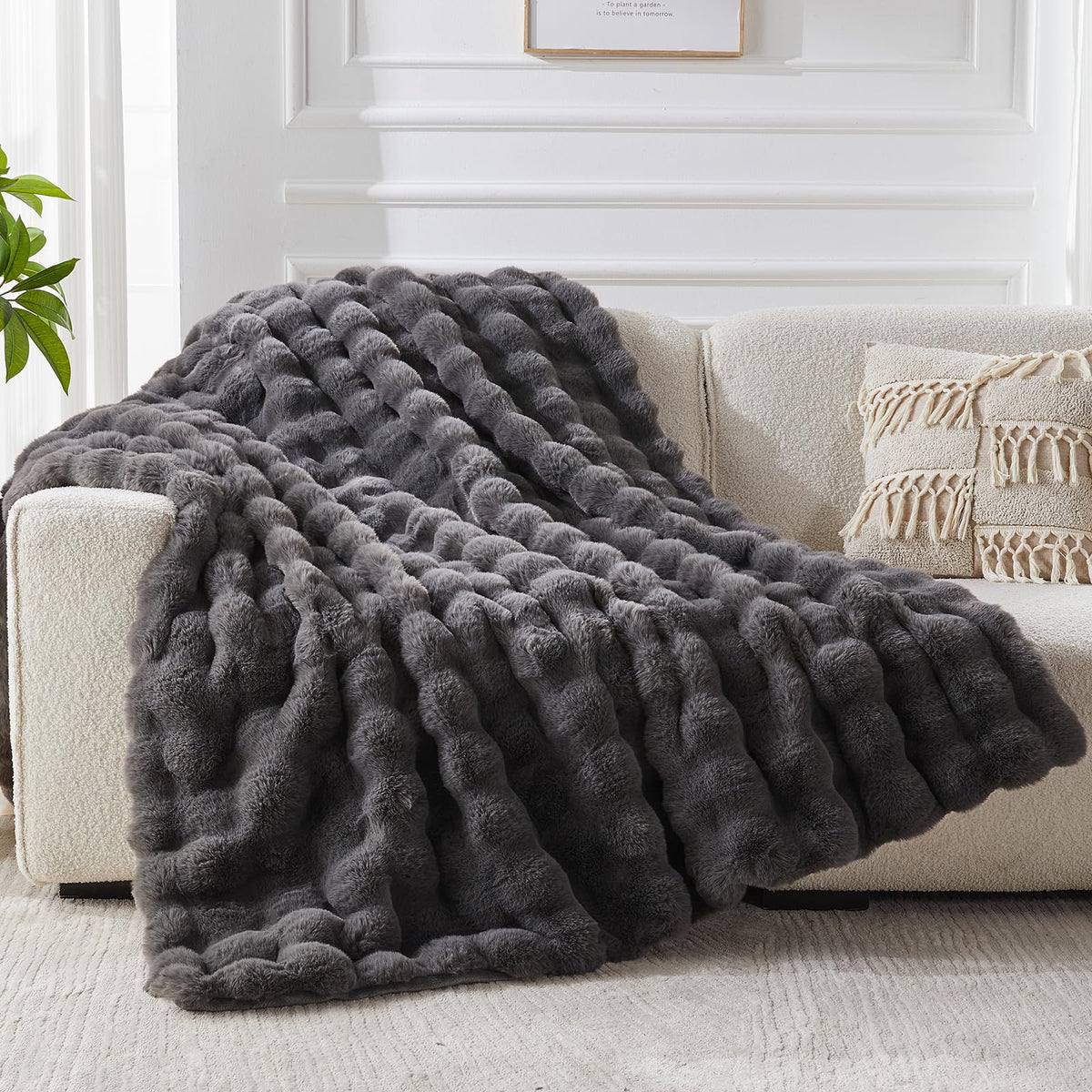 Faux Fur Throw Blanket for Couch, 1000 GSM Cozy Fuzzy Fluffy Soft Plush Thick Bubble Sherpa Blanket for Sofa Bedroom Living Room, Mothers Day Birthday Gifts for Women Home Decor