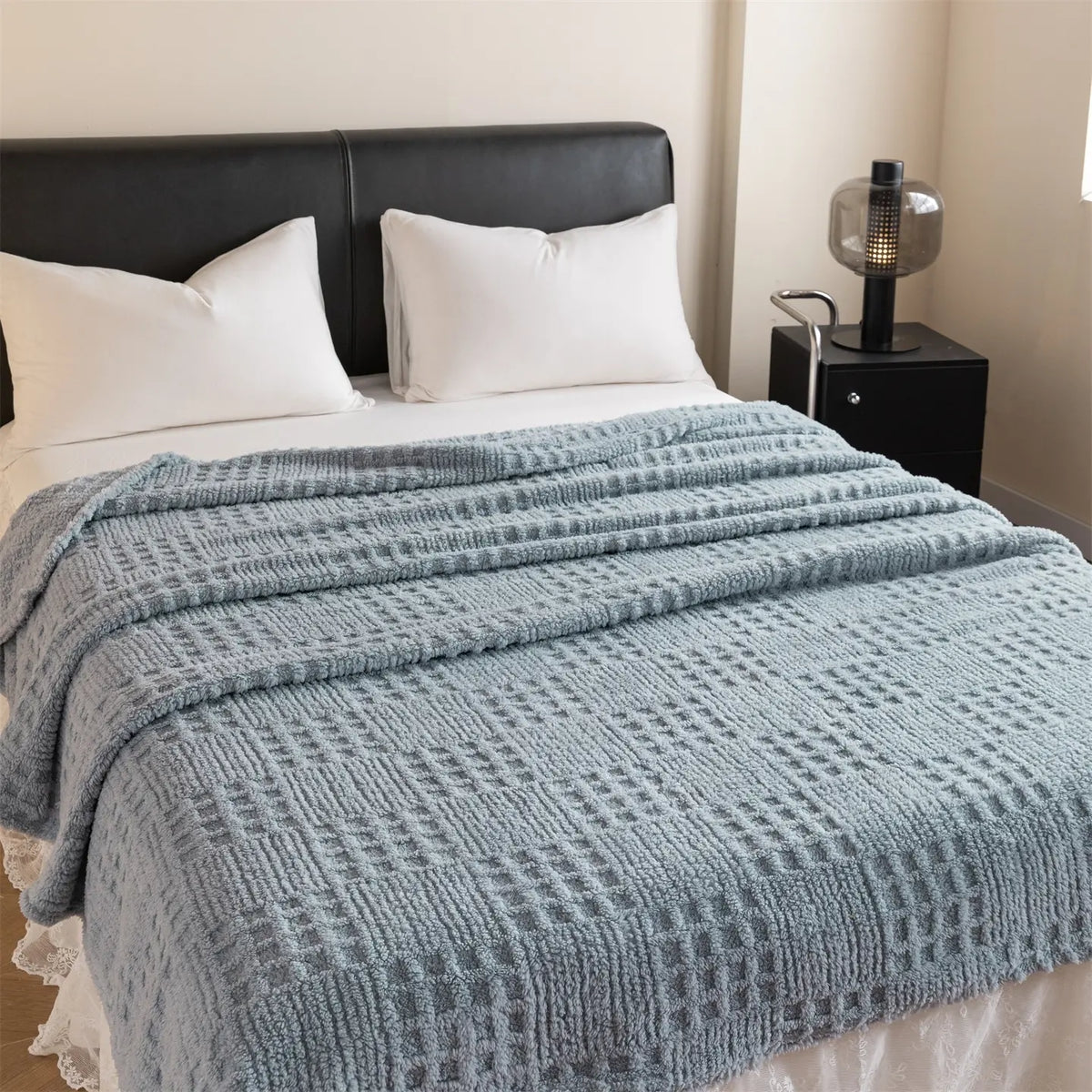 Taffeta Velvet Solid Color Waffle Jacquard Soft Warm Throw Bedroom Blanket, Cozy Throw Blankets, Moisture-Wicking, Cloud-Like Touch, Ideal for Naps, Cozy and Comfortable