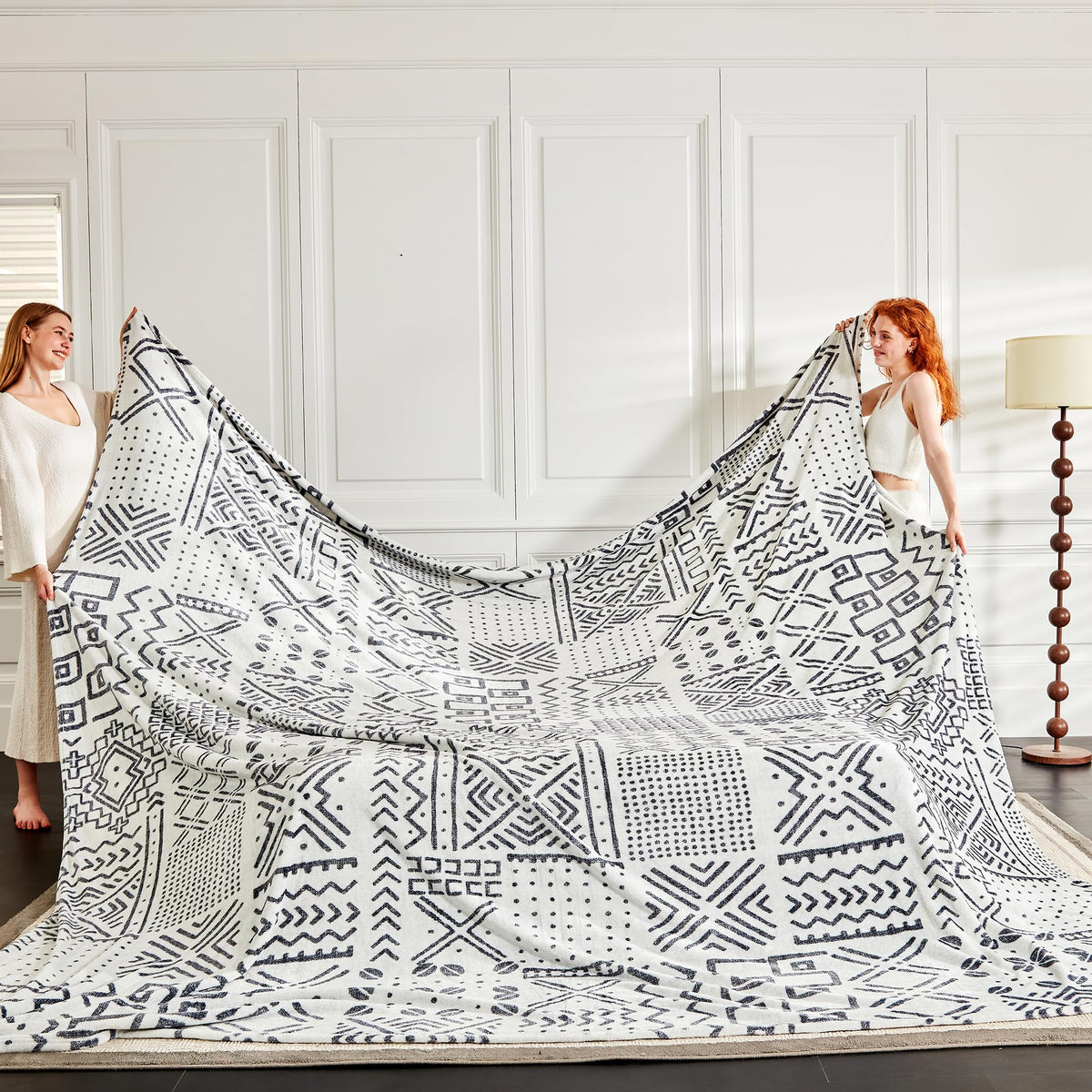 Soft Cozy 120x120 Inches Seamless Oversized King Fleece Blanket, 3D Jacquard Decorative Giant 10'x10' California King Blanket Extra Large for Bed, Sofa, Couch, Travel, Dark Grey Chain
