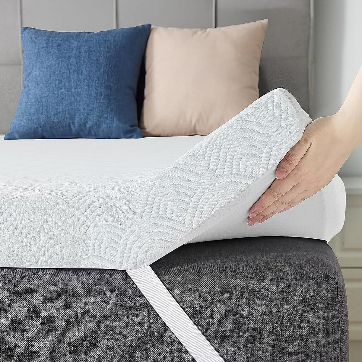 MASVIS 3 Inch Queen Memory Foam Mattress Topper, Ventilated Gel Mattress Topper for Back Pain Relief, CertiPUR-US Certified, Removable Washable Cover, Wave Pattern Bed Topper,White
