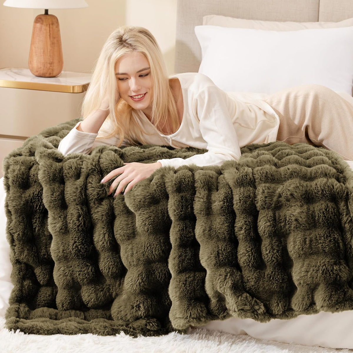 EXQ Home Fluffy Rabbit Faux Fur Throw Blanket for Couch Green