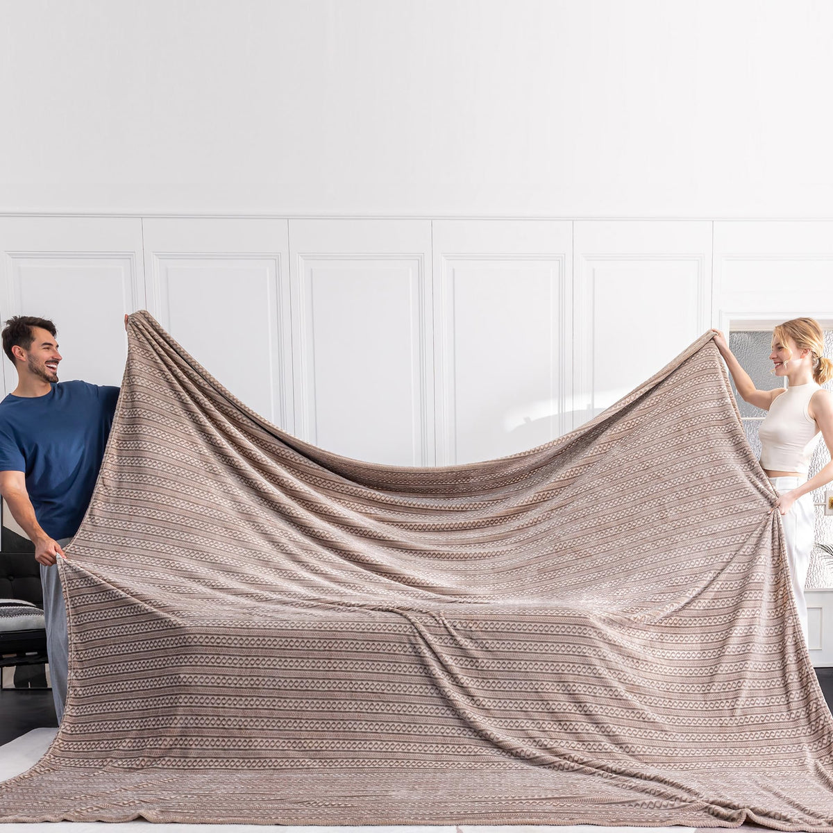 Soft Cozy 120x120 Inches Seamless Oversized King Fleece Blanket, 3D Jacquard Decorative Giant 10'x10' California King Blanket Extra Large for Bed, Sofa, Couch, Travel, Dark Grey Chain