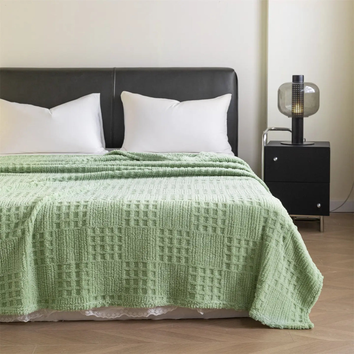 Taffeta Velvet Solid Color Waffle Jacquard Soft Warm Throw Bedroom Blanket, Cozy Throw Blankets, Moisture-Wicking, Cloud-Like Touch, Ideal for Naps, Cozy and Comfortable