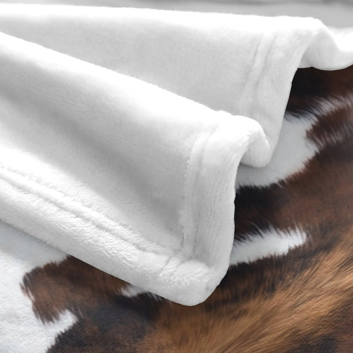 Funny Cow Print Flannel Throw Blanket - Soft Texture, Travel-Ready Throw for Office & Camping, Cozy Bedding, Rustic Living Room Decorations, Room Accessories, Ideal Gift for Women,sohochic