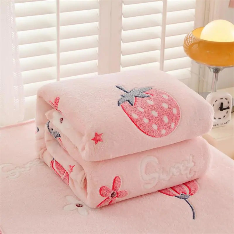 Strawberry Pattern Blanket, Floral Print Blanket, Soft Blanket, Soft Throw Blanket, Air-conditioned Room Blanket, Warm Nap Blanket, Lightweight Throw Blanket for Home Office Camping Travel, Cozy Blankets And Throws